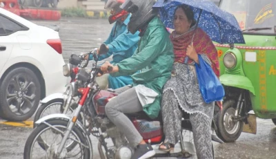 commuters travel in lahore amid moderate rain the met office predicted similar conditions for the next 24 hours photo online