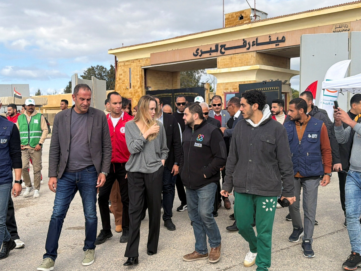 Actor Angelina Jolie visits near the Rafah border crossing between Egypt and the Gaza Strip, in Rafah, Egypt, Jan. 2, 2026. PHOTO: REUTERS