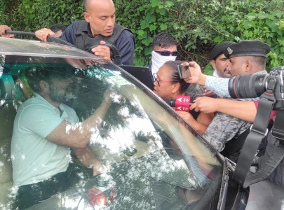 rahul gandhi s convoy stopped by indian police in manipur teargas fired