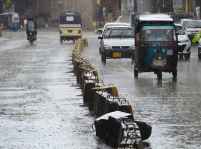 temperature may fall to 11 c as pmd forecasts light rain in karachi on dec 30