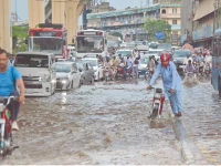 commuters drive through a flooded area in rawalpindi after heavy rain photo online commuters drive through a flooded area in rawalpindi after heavy rain photo online