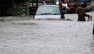 a view of vehicle passing through flooded road during heavy monsoon rains in rawalpindi photo inp file