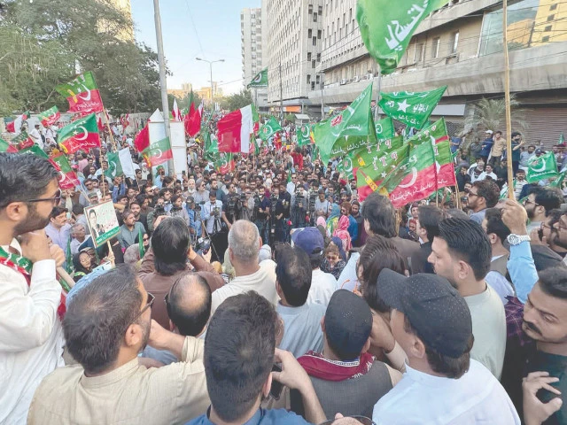 ti and gda stage a protest outside the karachi press club against the new canals project photo nni