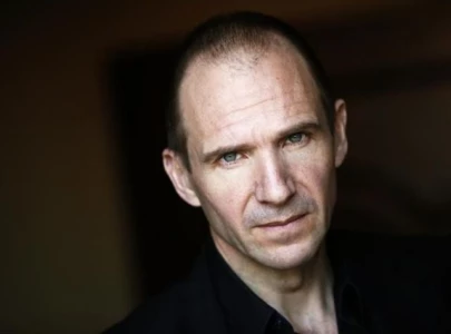 ralph fiennes has one key tip for hbo s next voldemort