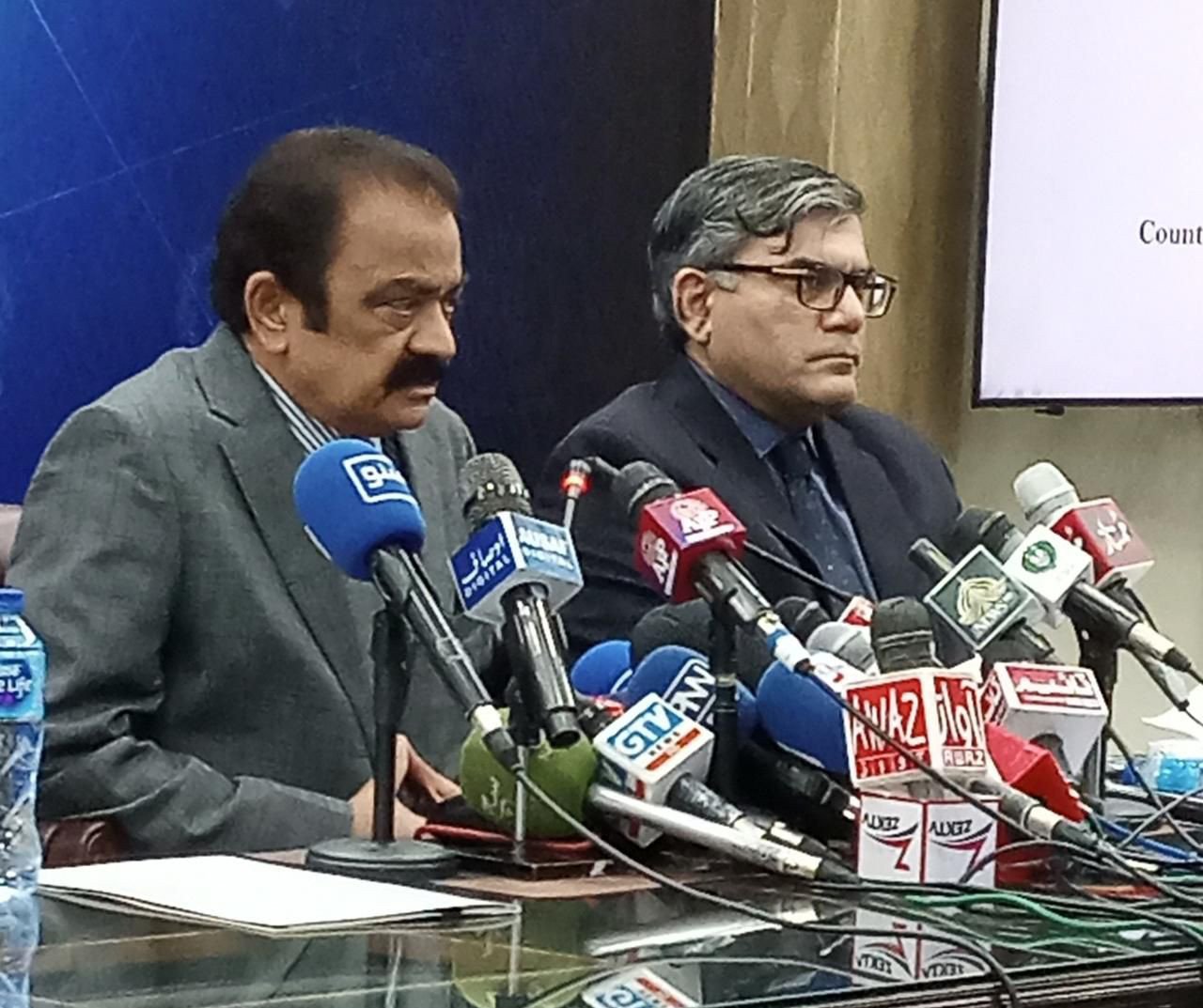 federal minister for interior rana sanaullah alongside additional ig counter terrorism punjab imran mehmood addressing a press conference in islamabad on tuesday photo pid
