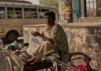 karachi woman dresses as man to support family