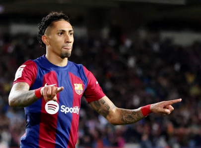 raphinha helps barca past 10 men las palmas raphinha helps barca past 10 men las palmas