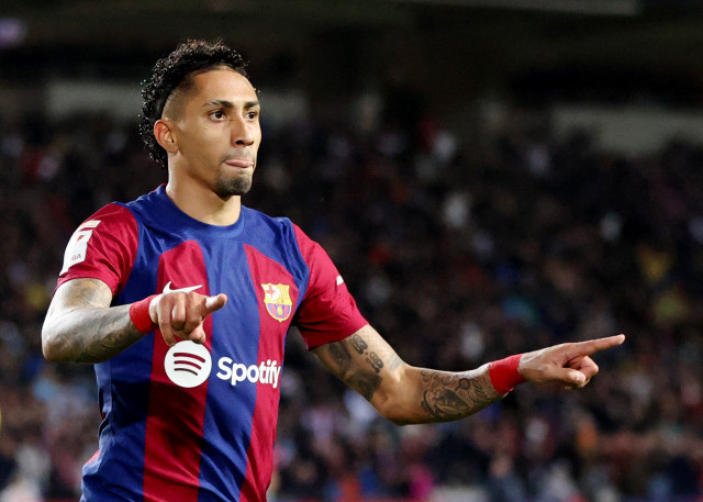 raphinha helps barca past 10 men las palmas raphinha helps barca past 10 men las palmas