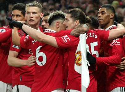 rashford fires man utd into top four