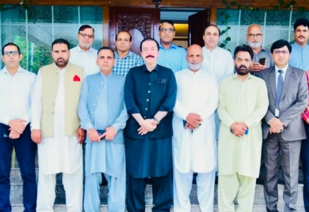 azad jammu and kashmir prime minister faisal mumtaz rathore poses for a group photo with a delegation of the all kashmir newspaper society in ajk photo express azad jammu and kashmir prime minister faisal mumtaz rathore poses for a group photo with a delegation of the all kashmir newspaper society in ajk photo express