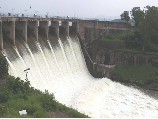 water gushes down from the spillways of rawal dam the district administration opened the spillways of the dam after continuous rains raised the reservoir s level to 1 748 feet photo inp water gushes down from the spillways of rawal dam the district administration opened the spillways of the dam after continuous rains raised the reservoir s level to 1 748 feet photo inp
