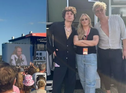 rebel wilson joins kooks on stage at reading festival 2025 for surprise performance rebel wilson joins kooks on stage at reading festival 2025 for surprise performance