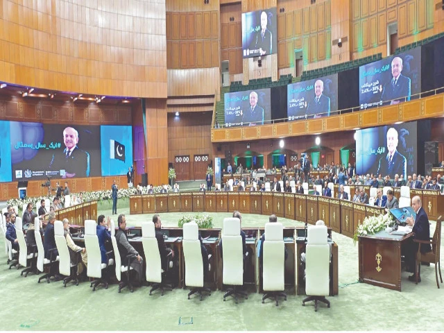 prime minister shehbaz sharif chairs a special meeting of the federal cabinet in islamabad photo express prime minister shehbaz sharif chairs a special meeting of the federal cabinet in islamabad photo express