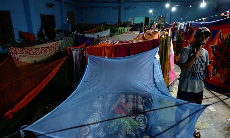 a girl sleeps in a makeshift home at a relief camp for displaced meitei people in imphal manipur india april 7 2024 photo reuters