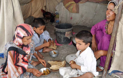 relief camp flood survivors forced to retreat from last functioning camp