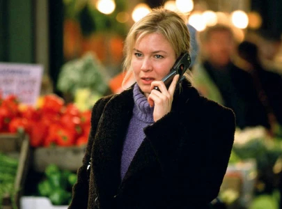 ren e zellweger stuns in dior trench coat dress at bridget jones mad about the boy london screening