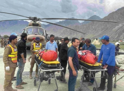 army airlifts broad peak victims to skardu