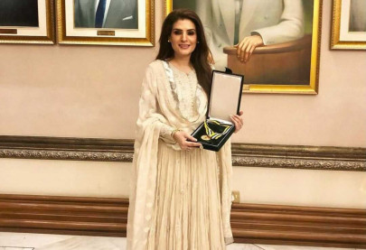 resham responds to criticism on winning pride of performance