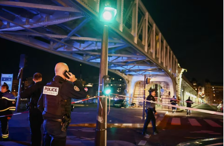 french police secures the access to the bir hakeim bridge after a security incident in paris france december 2 2023 reuters stephanie lecocq acquire licensing rights