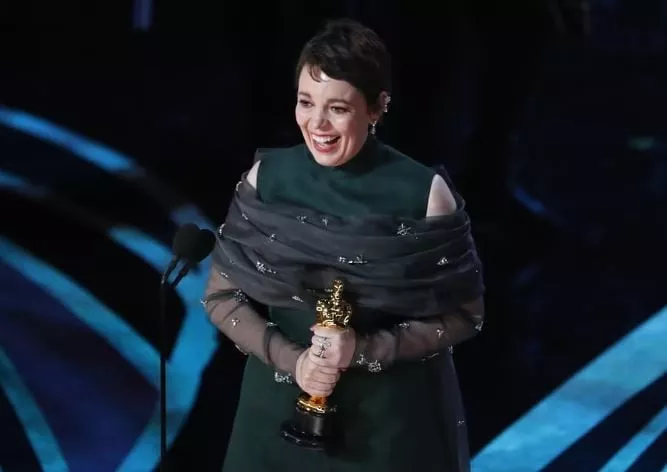 olivia colman ineligible for emmy as queen elizabeth in the crown olivia colman ineligible for emmy as queen elizabeth in the crown