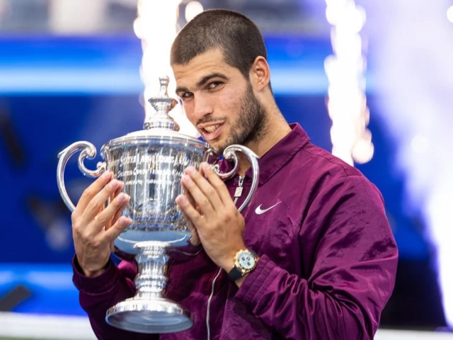 carlos alcaraz of spain with the us open trophy after winning the final of men s singles at billie jean king national tennis center on sept 8 2025 photo reuters carlos alcaraz of spain with the us open trophy after winning the final of men s singles at billie jean king national tennis center on sept 8 2025 photo reuters
