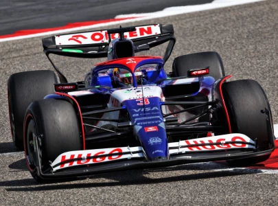 ricciardo sets opening practice pace in bahrain