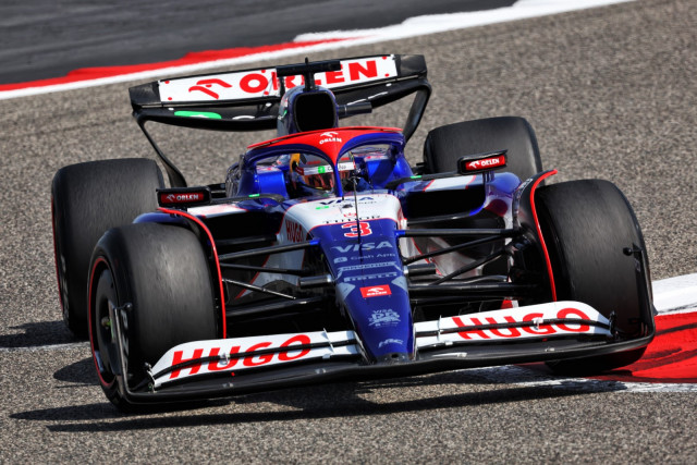 ricciardo sets opening practice pace in bahrain ricciardo sets opening practice pace in bahrain