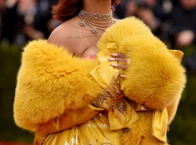 a look at some of the most iconic red carpet looks of all time a look at some of the most iconic red carpet looks of all time