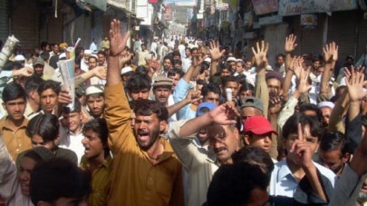 riots in orangi after anp man shot dead
