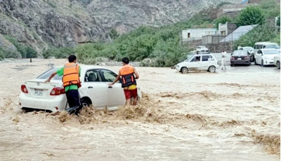 flash floods rescue workers assist stranded motorists after heavy monsoon rains inundate roads in landi kotal khyber district photo ppi