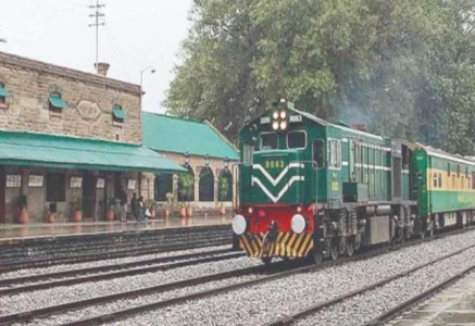 shalimar express derails again