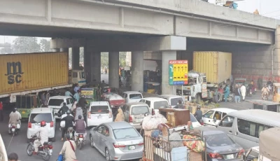 containers block the passage of a road causing great inconvenience for motorists in lahore photo online