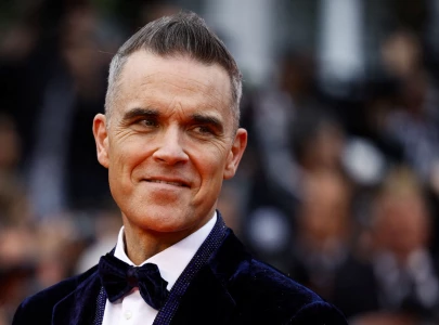 robbie williams breaks uk chart record previously held by the beatles