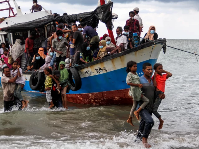 locals evacuate rohingya refugees from a boat that came ashore on the north coast of indonesia s sumatra island in june 2020 photo reuters locals evacuate rohingya refugees from a boat that came ashore on the north coast of indonesia s sumatra island in june 2020 photo reuters