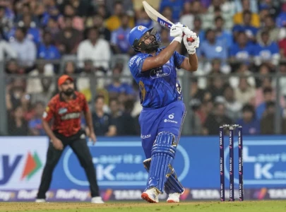 ipl 2025 hardik pandya s all round effort helps mi beat srh by 4 wickets