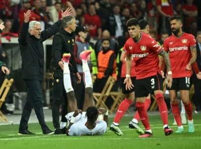 roma hold firm to make europa league final