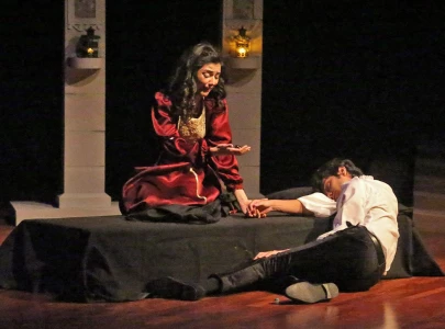 romeo and juliet zia mohyeddin s adaptation of shakespearean play is reminder of timeless tragedy