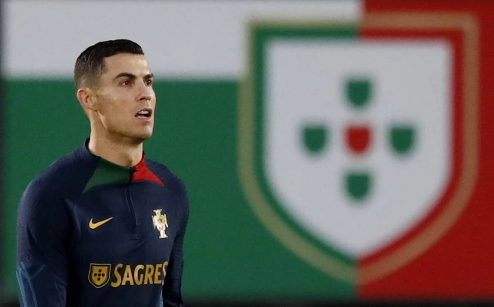 Photo of Ronaldo says row with Man Utd 'won't shake' Portugal team