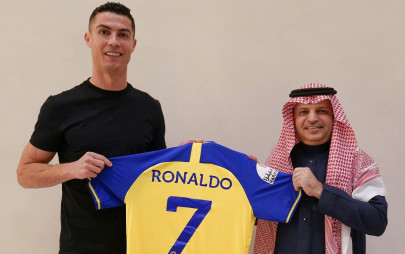 ronaldo signs deal with al nassr ronaldo signs deal with al nassr
