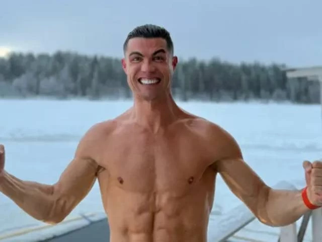 watch cristiano ronaldo takes dip in freezing 20 c water watch cristiano ronaldo takes dip in freezing 20 c water
