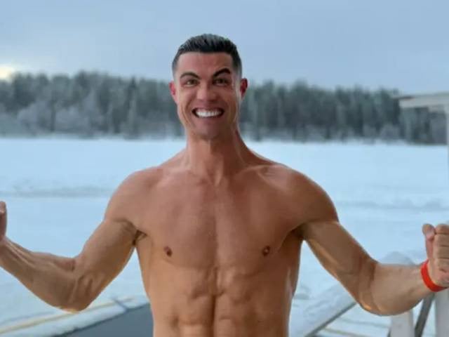 watch cristiano ronaldo takes dip in freezing  20 c water