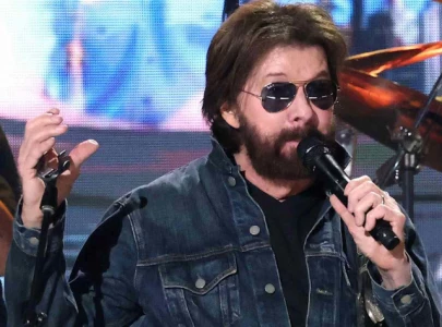 ronnie dunn leaves brooks dunn concert mid encore sparking fan concern over health ronnie dunn leaves brooks dunn concert mid encore sparking fan concern over health