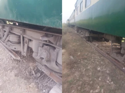 four injured as explosion derails jaffar express near shikarpur four injured as explosion derails jaffar express near shikarpur