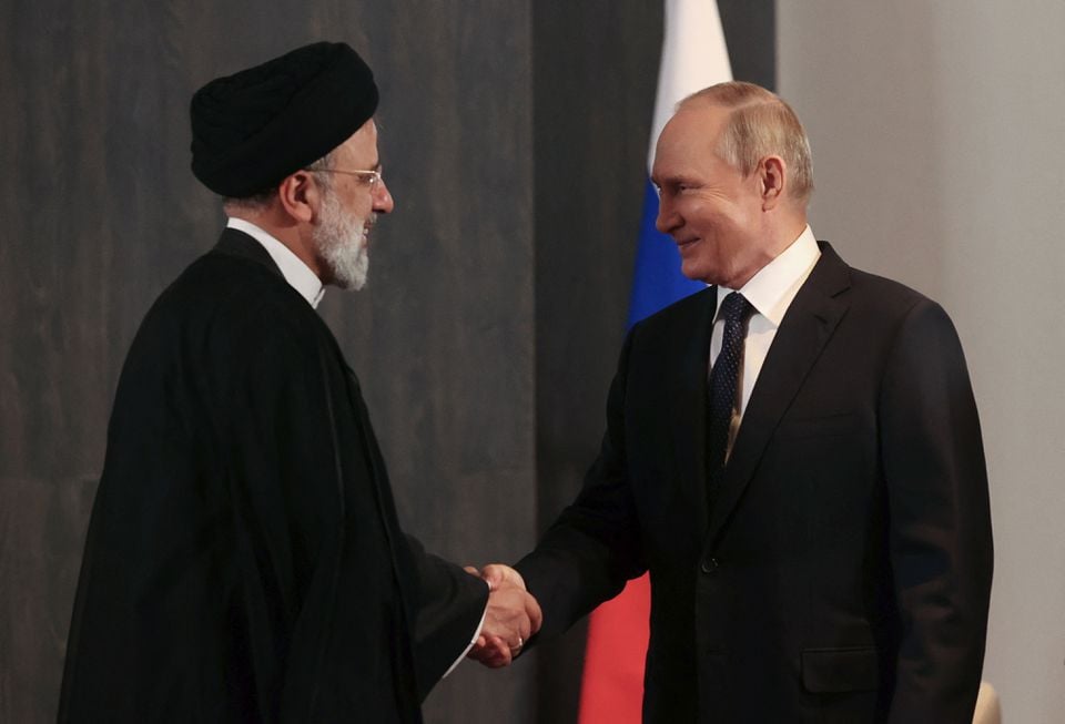 russian president vladimir putin shakes hands with iranian president ebrahim raisi during a meeting on the sidelines of the shanghai cooperation organisation sco summit in samarkand uzbekistan september 15 2022 photo reuters