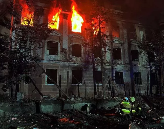 firefighters work at a site of a building damaged by a russian missile strike amid russia s attack on ukraine in mykolaiv ukraine april 27 2023 press service of the state emergency service of ukraine in mykolaiv region photo reuters firefighters work at a site of a building damaged by a russian missile strike amid russia s attack on ukraine in mykolaiv ukraine april 27 2023 press service of the state emergency service of ukraine in mykolaiv region photo reuters