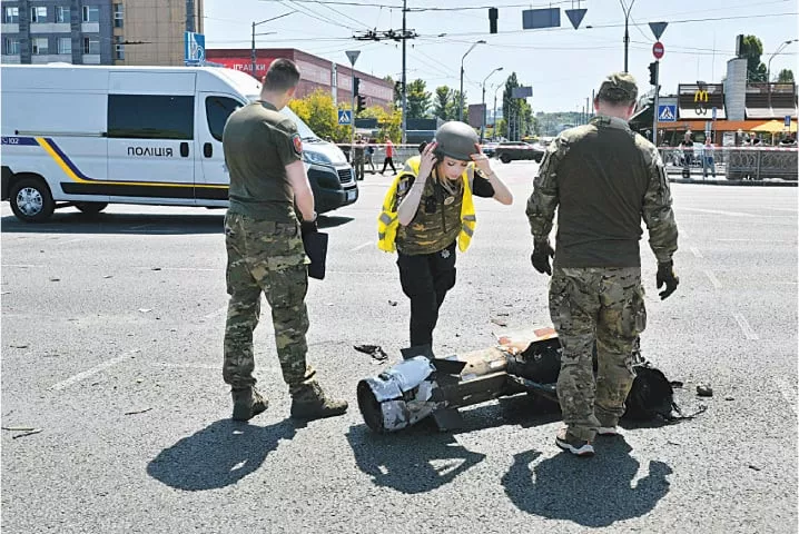 police experts examine fragments of a missile after russia fired a barrage of missiles in kyiv on monday photo afp police experts examine fragments of a missile after russia fired a barrage of missiles in kyiv on monday photo afp