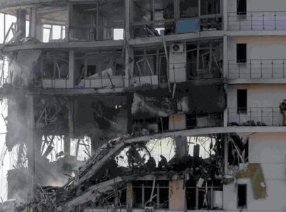 russian attacks kill six injure dozens in ukraine