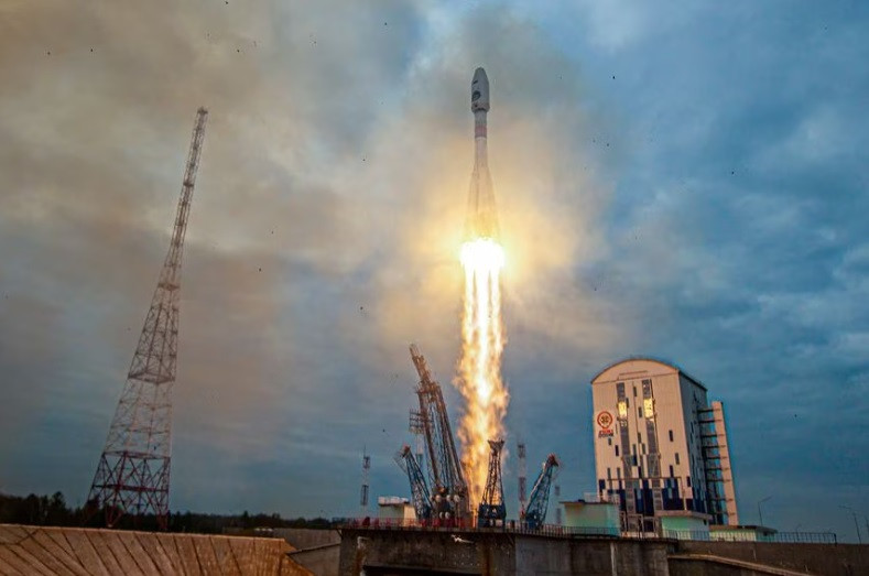 a soyuz 2 1b rocket booster with a fregat upper stage and the lunar landing spacecraft luna 25 blasts off from a launchpad at the vostochny cosmodrome in the far eastern amur region russia august 11 2023 roscosmos vostochny space centre handout via reuters moscow then focused on explori