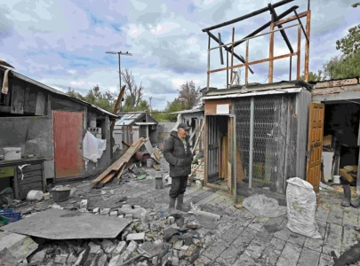 russian strikes hit kyiv during merz s visit