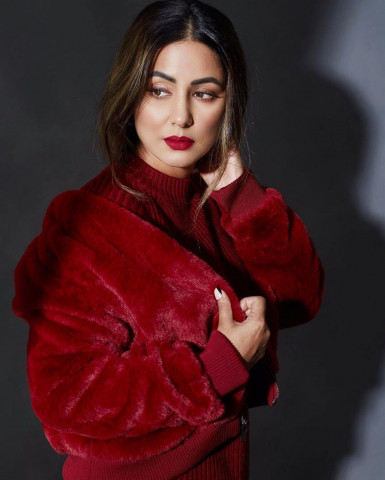 hina khan shares personal battle with breast cancer to inspire others hina khan shares personal battle with breast cancer to inspire others